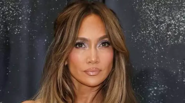 Jennifer Lopez, apariție de senzație. S-a fotografiat goală, în cadă, de ziua ei. Artista a împlinit 57 de ani