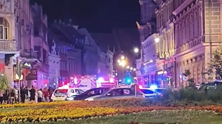 O mașină a intrat pe trotuar și a lovit un grup de pietoni la Brașov. Două persoane au murit și două au fost rănite
