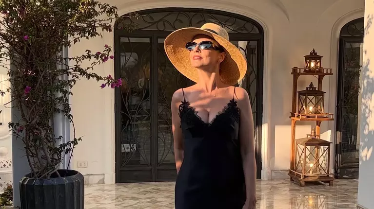 Andreea Marin, apariție rară în costum de baie din două piese, la 51 de ani: „Sub soarele fierbinte de august, la plajă”
