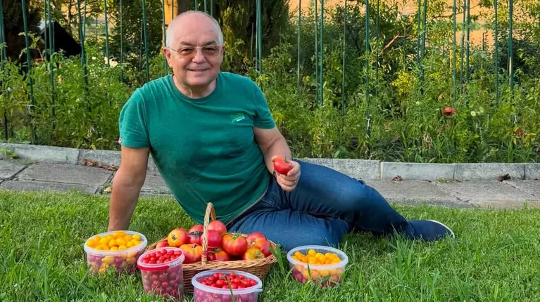 Cum arată grădina lui Emil Boc. Primarul din Cluj a cules primele roșii: „O satisfacție pe care niciun magazin nu o poate oferi”