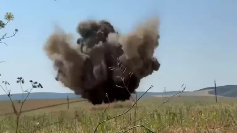 O dronă s-a prăbușit în Tulcea și a explodat. Radarele MApN nu au detectat aparatul