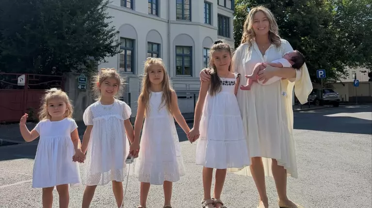 Laura Cosoi, detalii despre botezul celei de-a cincea fetițe. Evenimentul de la Maramureș va ține trei zile. Cine va cânta