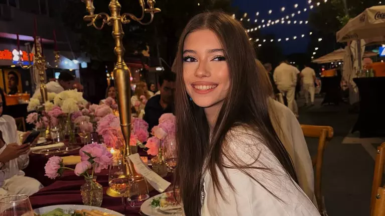 Mikaela, apariție spectaculoasă la ziua lui Mihai Albu. Adolescenta a moștenit pasiunea pentru modă a mamei sale
