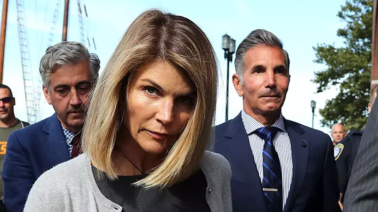 Lori Loughlin divorțează după 28 de ani de căsnicie. Actrița și Mossimo Giannulli trăiau separat din 2025