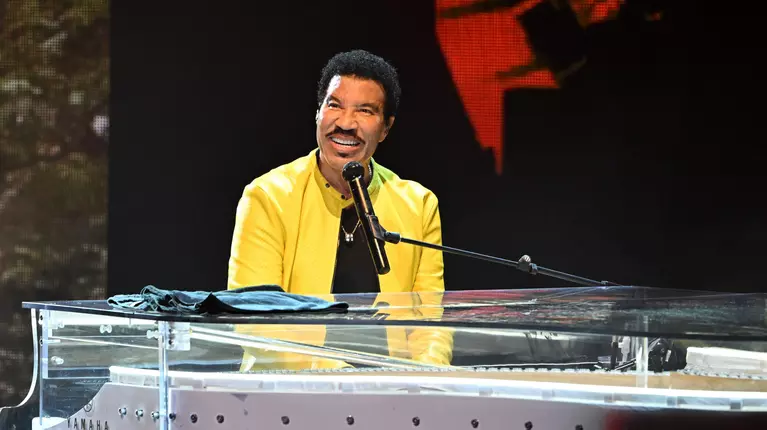 Lionel Richie a ajuns internat în spital, după ce i s-a făcut rău pe scenă. Cum se simte artistul