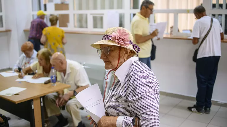 Când se virează banii de pensii în noiembrie 2026. Calendarul plăților pentru seniori