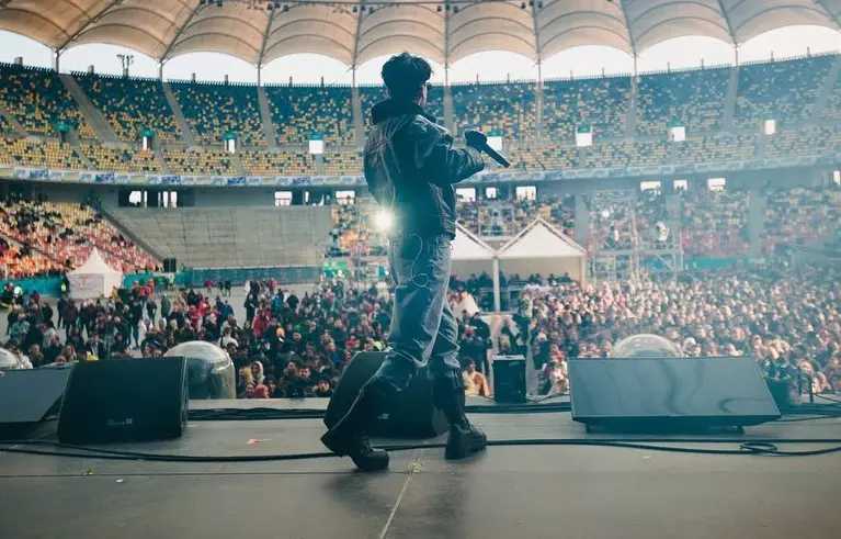 WRS, reprezentantul României la Eurovision 2022, probleme chiar înainte de semifinală. Ce a pățit cântărețul