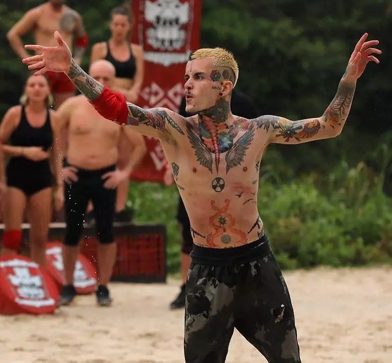 Cine-este-Zanni-Survivor-5