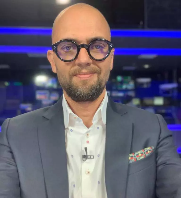 Oreste-pleaca-din-tara-10