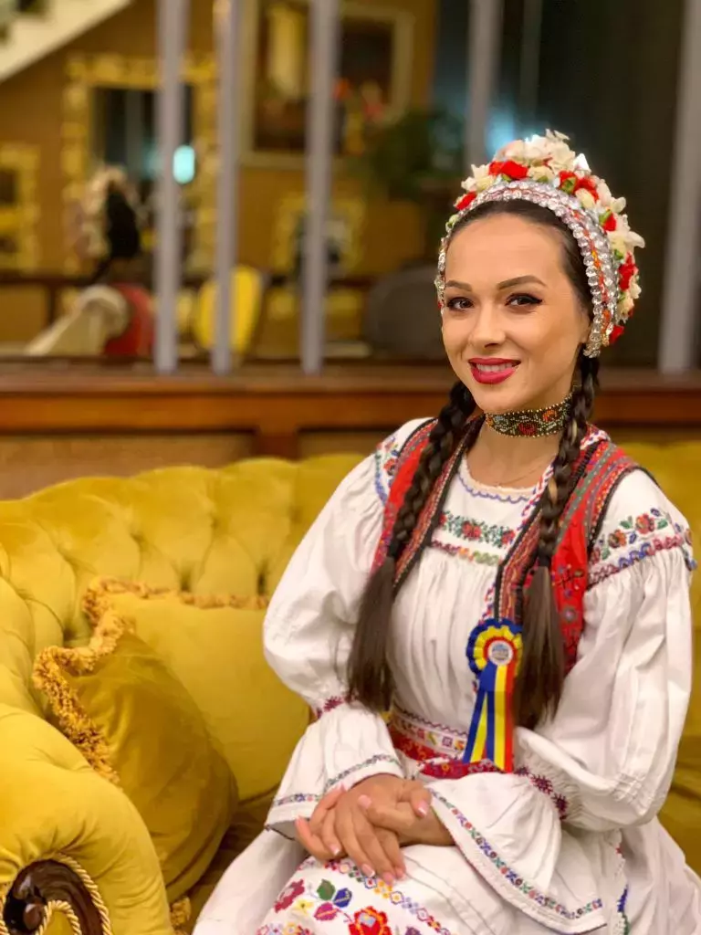 cine-e-Vladuta-Lupau-1-768x1024-1