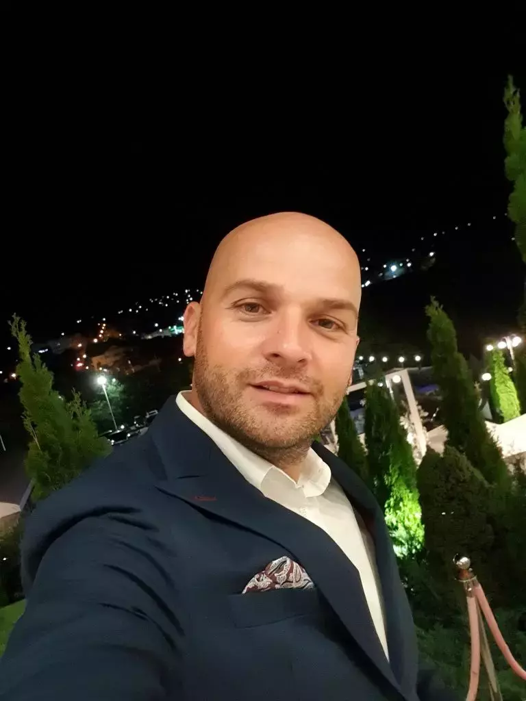 Andrei-stefanescu-3-768x1024-1