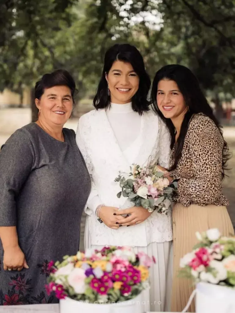 mama geta si fiicele sale