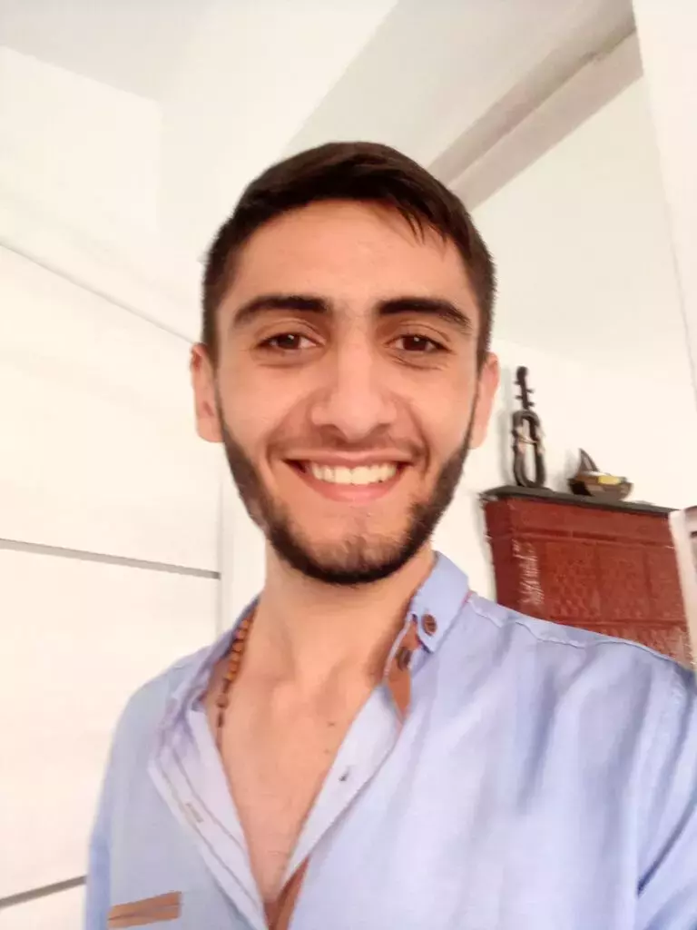 cine-este-iulian-nunuca-4-768x1024-1