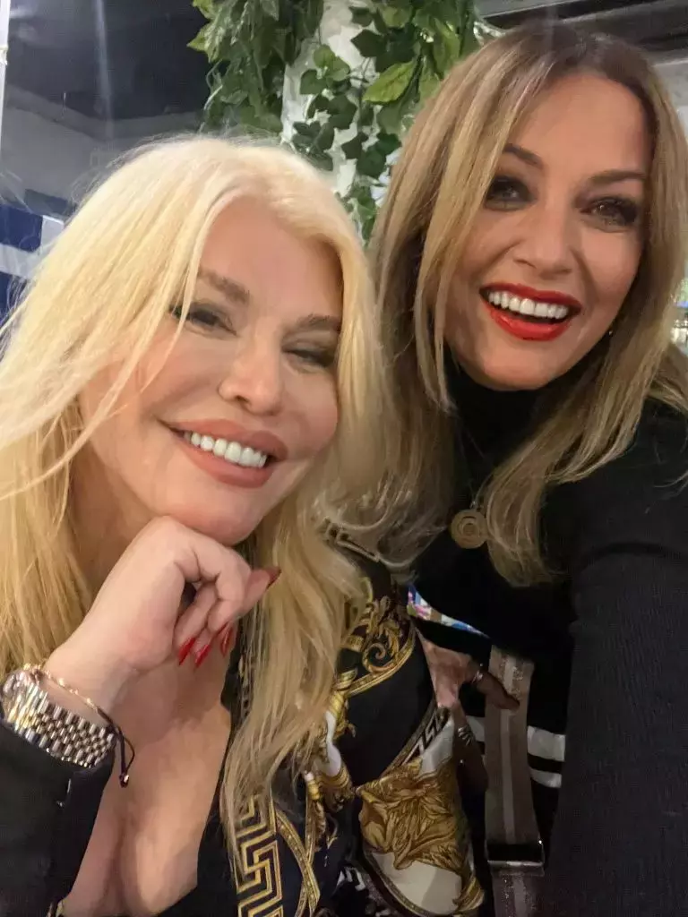 Loredana, imaginea fără filtre. Anca Țurcașiu a postat o imagine neretușată cu artista de 52 de ani (10)