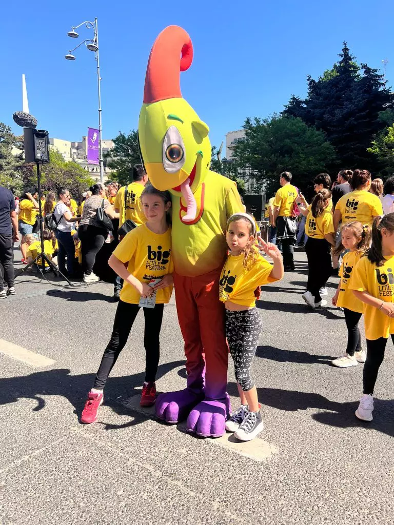 big-little-festival-flashmob-4-768x1024-1.jpeg