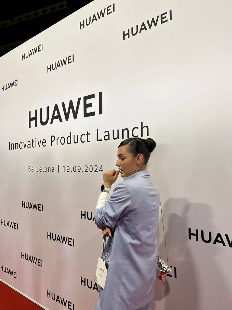 Alexia Eram x HUAWEI WATCH GT 5 (1)