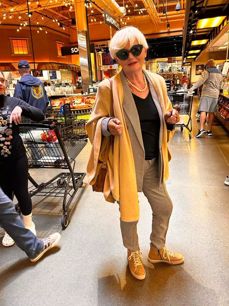 monica tatoiu la cumparaturi
