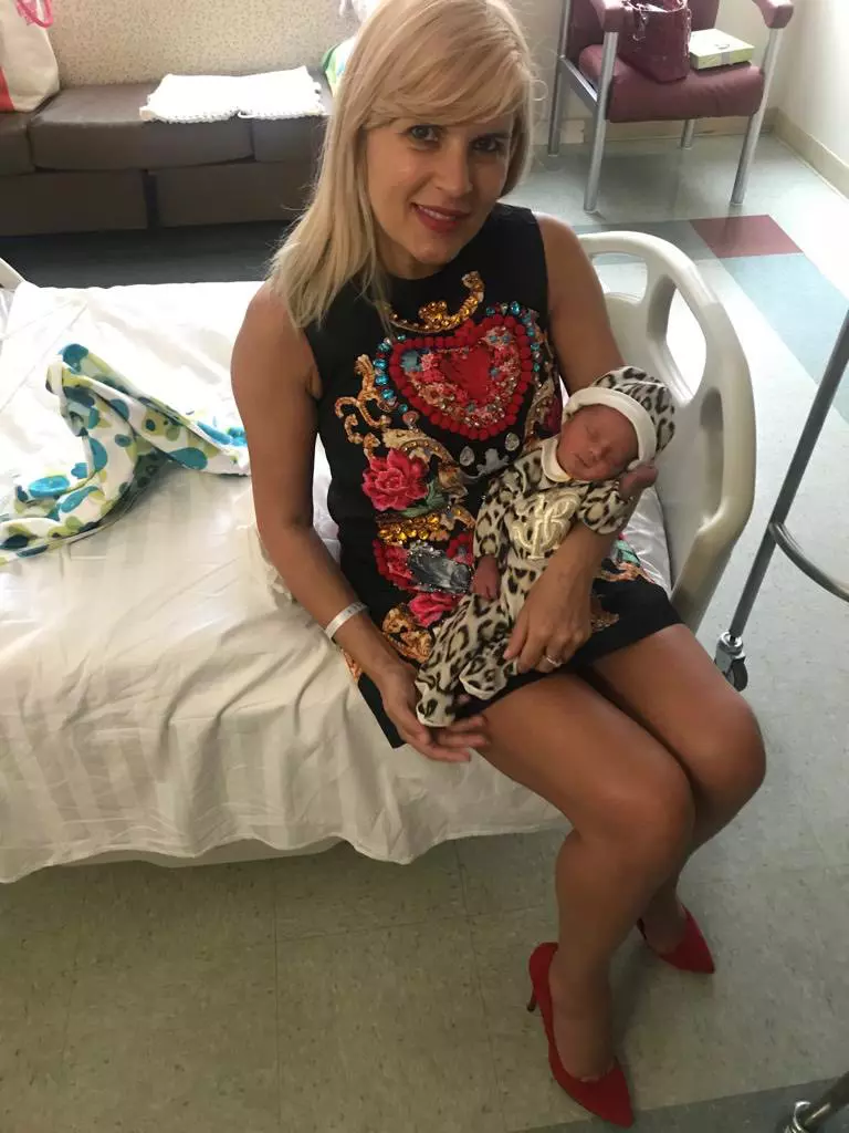 elena-udrea-imagini-cu-fiica-ei-eva-maria (2)