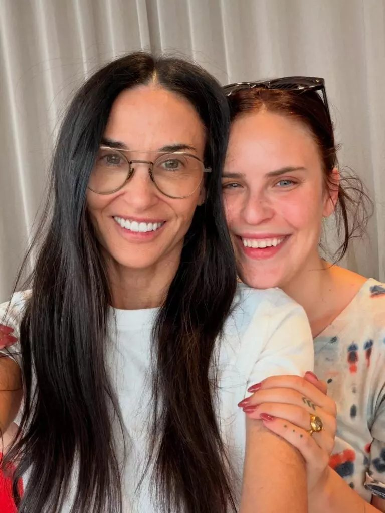 Tallulah Willis s-a căsătorit! Fiica lui Bruce Willis și a lui Demi Moore a purtat o rochie realizată în nu mai puțin de 712 ore