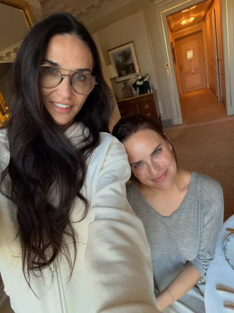 Tallulah Willis s-a căsătorit! Fiica lui Bruce Willis și a lui Demi Moore a purtat o rochie realizată în nu mai puțin de 712 ore