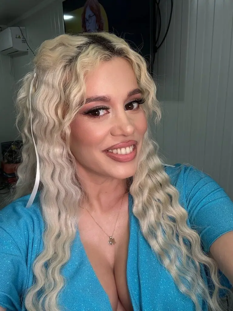 Anisia Gafton a devenit mamă pentru prima dată la 42 de ani. Primele imagini cu bebelușul