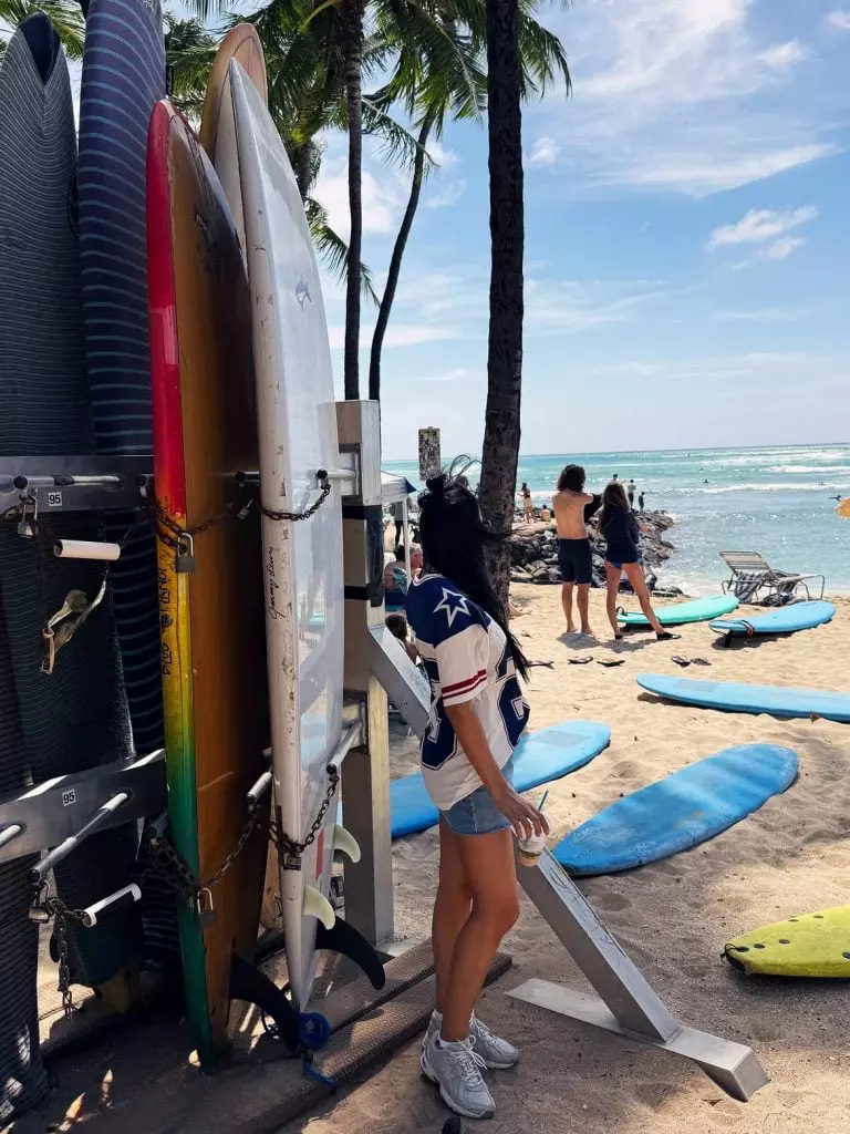 Corina Caragea, probleme în vacanța din Hawaii din cauza alertei de uragan. Ce a povestit prezentatoarea: "În timp ce se făceau pregătiri pentru furtună, localnicii..."