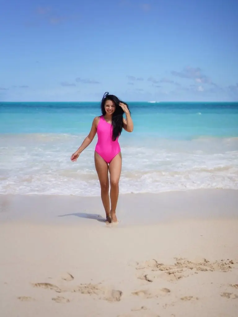 Corina Caragea, probleme în vacanța din Hawaii din cauza alertei de uragan. Ce a povestit prezentatoarea: "În timp ce se făceau pregătiri pentru furtună, localnicii..."