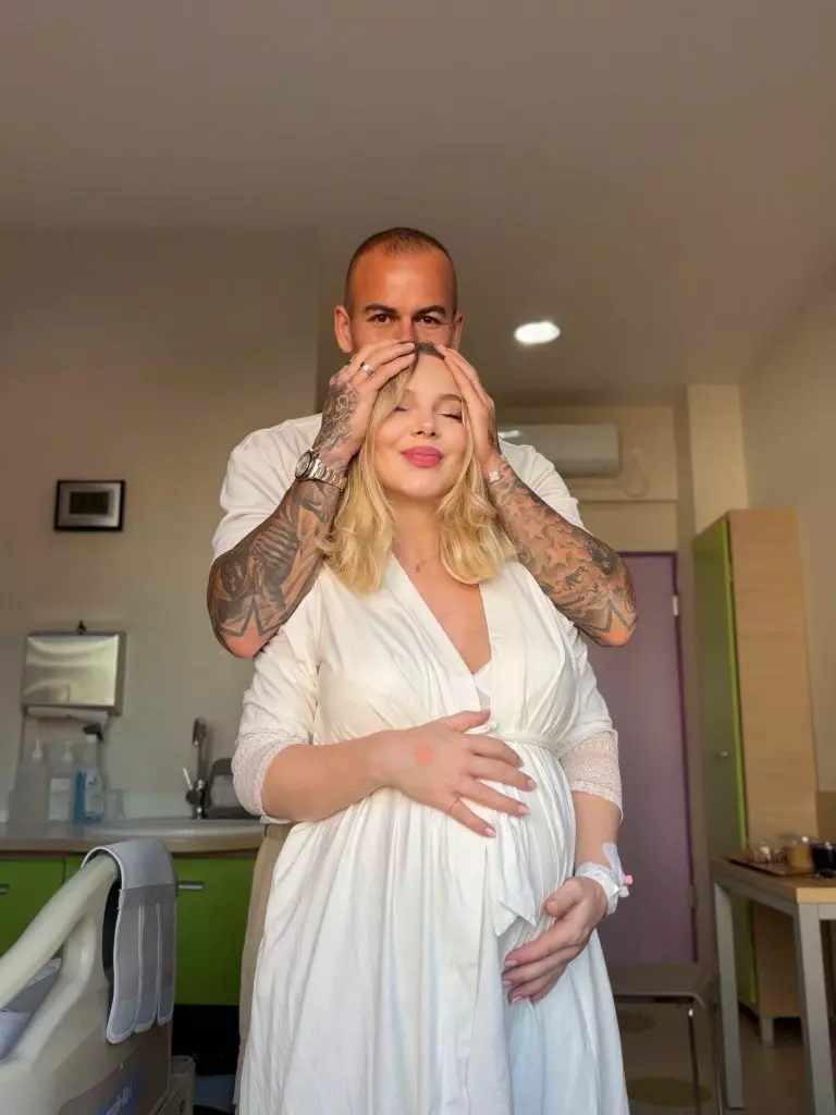Denis Alibec a devenit tată pentru prima dată. Soția lui, Anca Surdu, a născut o fetiță. Ce nume special au ales