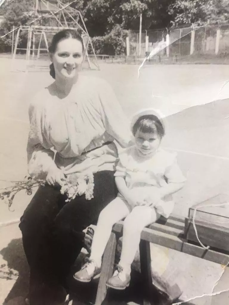 Laura Cosoi si mama ei