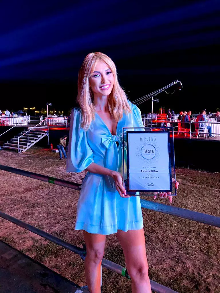 Andreea-Balan-8-768x1024