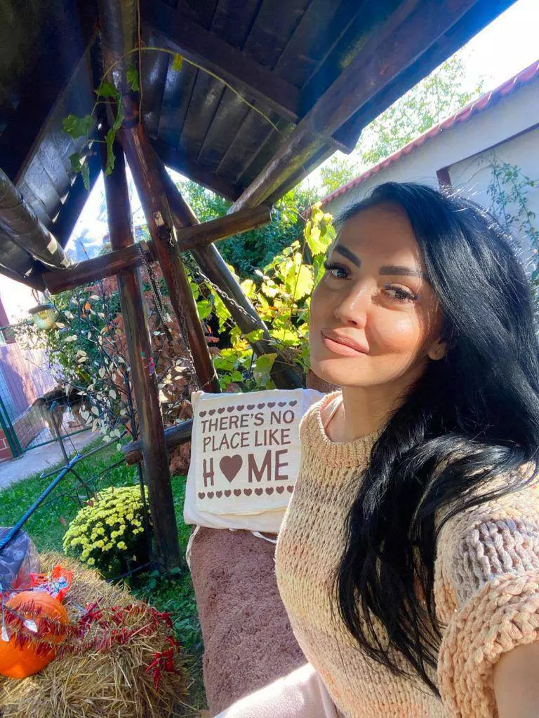 Andreea-Mantea-5-1-768x1024