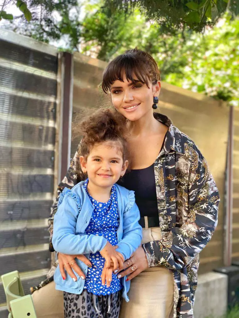 Cristina-_i_canu-_i-Petra-1-768x1024