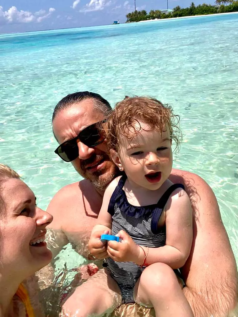 alessandra-stoicescu-si-familia-in-maldive-4-768x1024