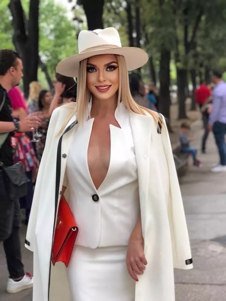 crina matei si-a botezat fetita