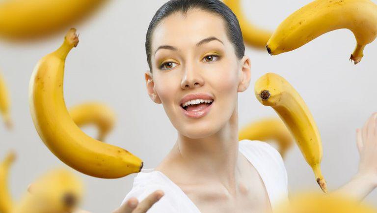 Imagini pentru Aplica o coaja de banana pe piele