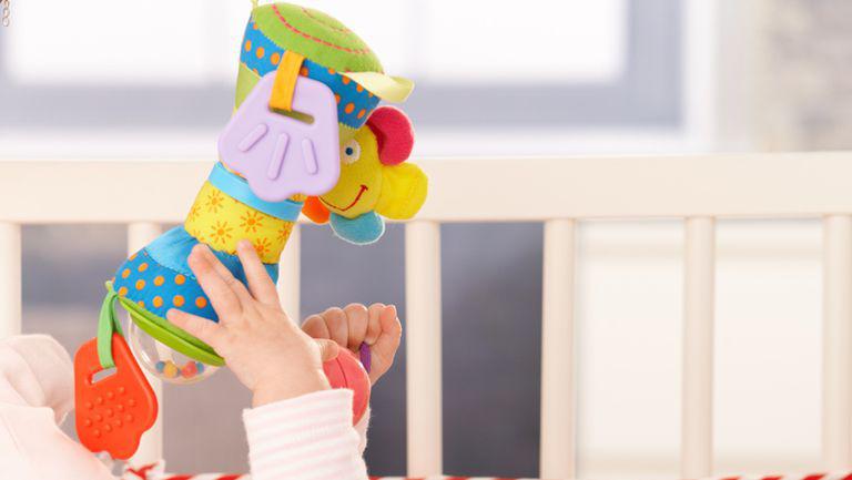 5 Lucruri De Care Bebelusul Are Nevoie In Primele Luni De Viață și 5 De Care Nu Revista Baby Pentru Părinti și Copii