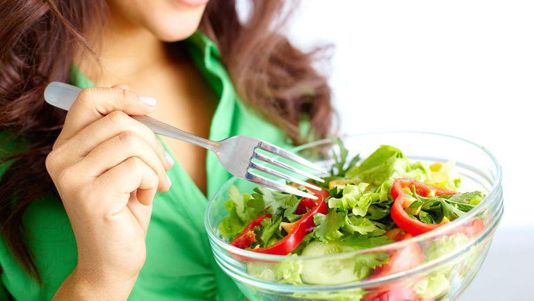 Dietă: 10 sfaturi pentru a mânca doar cât ai nevoie
