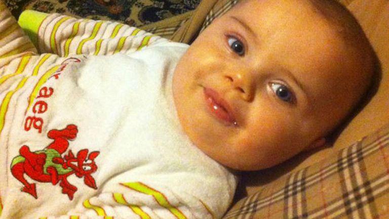 Un bebeluş a murit după ce a fost lăsat singur în scaunul de masă