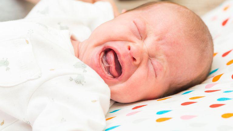 Colicile bebelusului – Ce sunt si de ce apar colicile la bebelusi