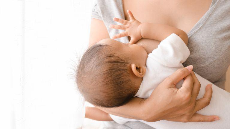 Laptele matern contine o substanta ce lupta impotriva cancerului