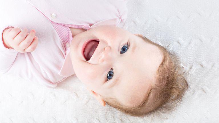 5 semne clare că bebelușul tău e fericit