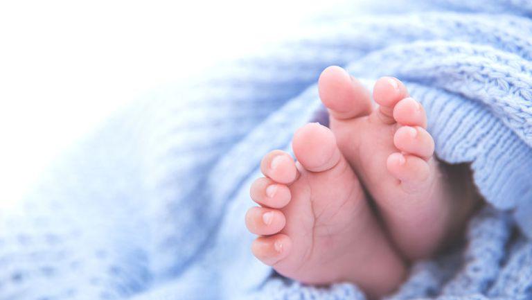 Bebeluș, născut prematur în a șasea lună de sarcină după ce mama lui a pierdut lupta COVID-19
