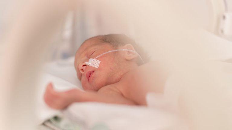 Povestea bebelușului născut prematur a cărui întreagă familie a fost răpusă de COVID-19
