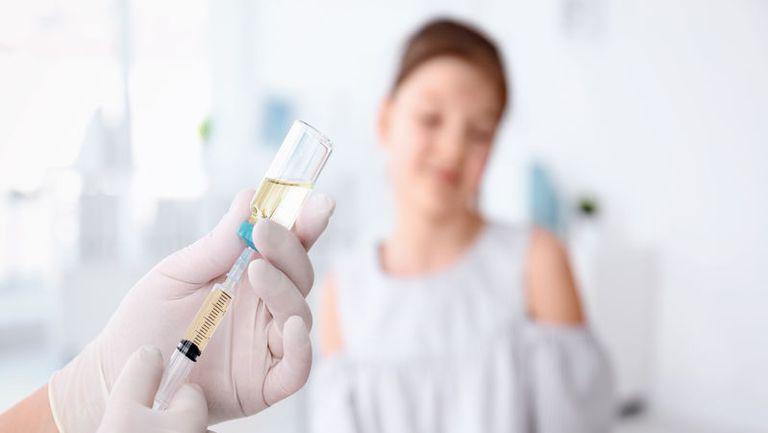 Vaccinarea anti-COVID-19 a copiilor cu vârste între 12 și 15 ani ar putea începe din vară