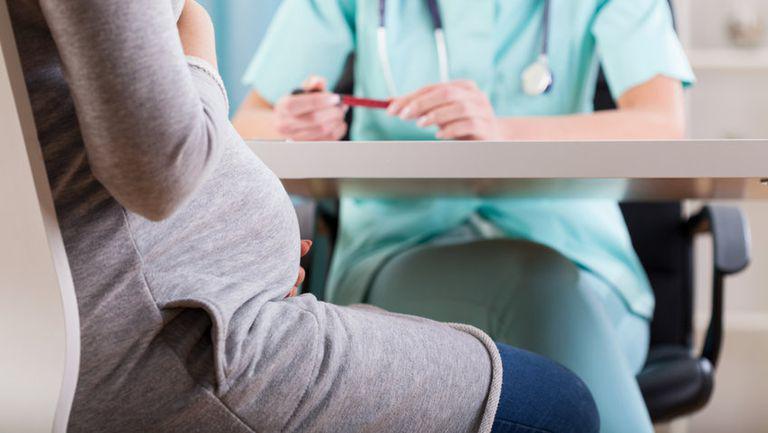 O femeie gravidă a fost umilită de medicii cărora le-a cerut ajutor: „M-au pus să ţopăi de câteva ori…”