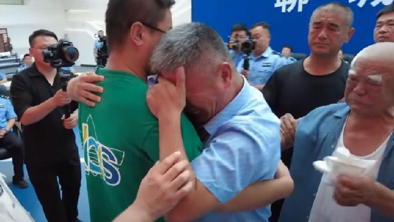 Un bărbat din China și-a regăsit fiul răpit în urmă cu 24 de ani