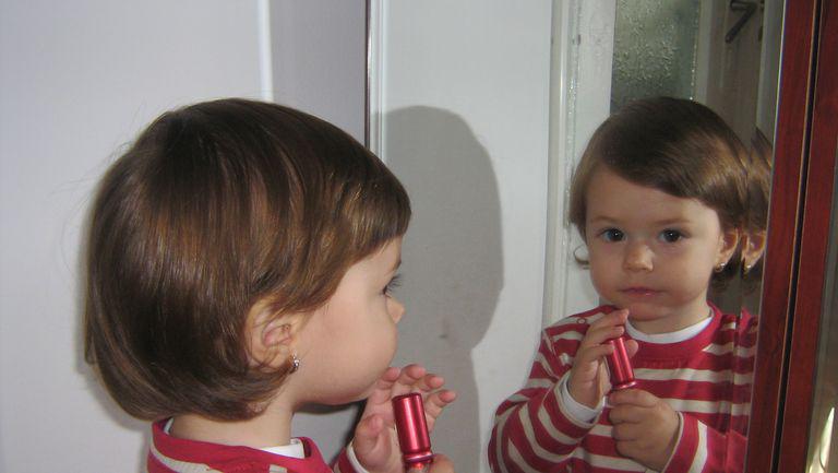 Oglinda Oglinjoara Cine I Cea Mai Frumoasa Din Tara Revista Baby Pentru Părinti și Copii