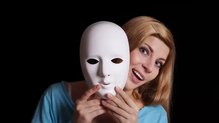 Cine ești când nu te vede nimeni?