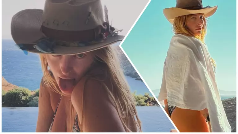 15 fotografii cu Delia la plajă, în toată splendoarea, în cel mai sexy costum de baie! Ce ascunde artista, de fapt, sub hainele largi pe care le poartă mereu