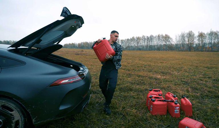 Vlogger rus dă foc unui Mercedes-AMG GT S 4-Door Coupe din cauza unei defecțiuni